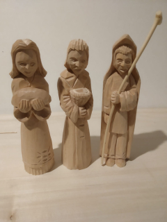 3 figurky - žena s bochníkem chleba, muž s mísou a pasáček s holí - 15 cm vysoké