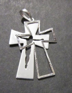 Kříž stříbrný s volným rámečkem - přívěsek