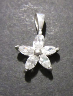 Zdobený stříbrný květ - přívěsek