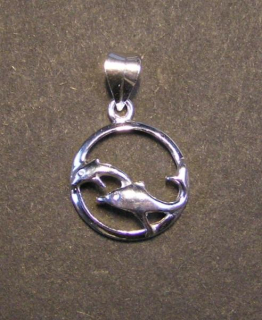 Delfíni v kruhu - stříbrný přívěsek