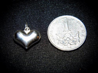 Malé široké trojrozměrné srdíčko - přívěsek ze stříbra