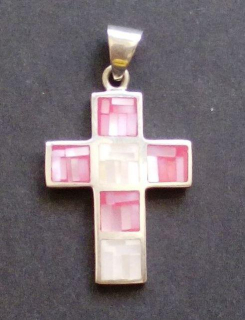 Křížek s červenou perletí - stříbrný přívěsek