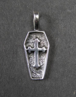 Křížek v rakvi - stříbrný přívěšek na krk