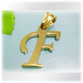 Písmeno F ve zlaté barvě - ocelový přívěsek
