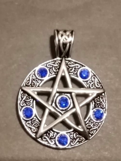Velký pentagram zdobený modrými umělými kameny - přívěsek z oceli