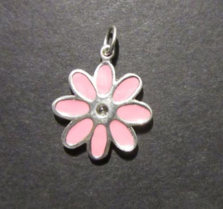 Osmilistý růžový květ - stříbrný přívěsek