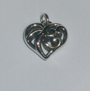 Trojrozměrné zdobené srdce - přívěsek ze stříbra