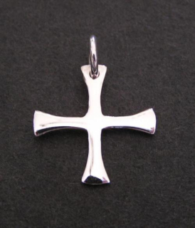 Stejnoramenný kříž - stříbrný přívěsek